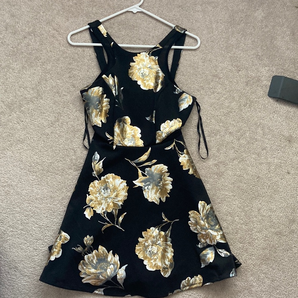 Size 5 skater style dress with mesh details